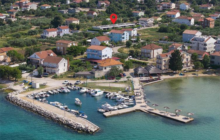 Gemütliche 2-Zimmer-Wohnung mit Pool, in Küstennähe und mit vielen Restaurants in Ugrinici, Kraj
