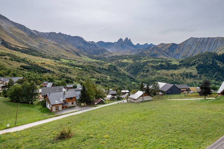 Apartamento entero, Apartamento 'Le Belvédère d'Albiez' con vistas a la montaña, balcón y guardaesquís in Col du Mollard, Albiez-Montrond