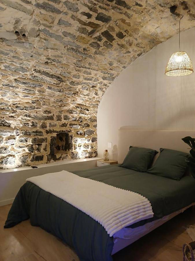 Gîte pour 2 personnes, avec jacuzzi à Villeneuve-de-Berg