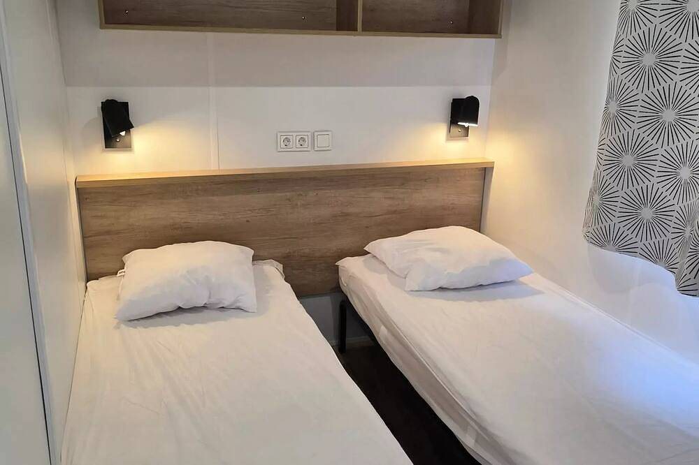 Mobile home 2 bedrooms - air conditioning - television 4 to 5 persons - 4 pers. included in the price in Calvisson, Nimes region