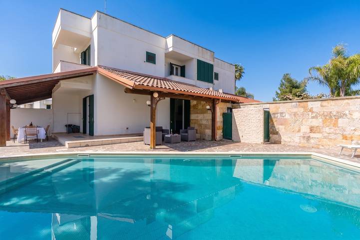 Villa per 12 persone, con Balcone e Giardino a Torre dell'Orso