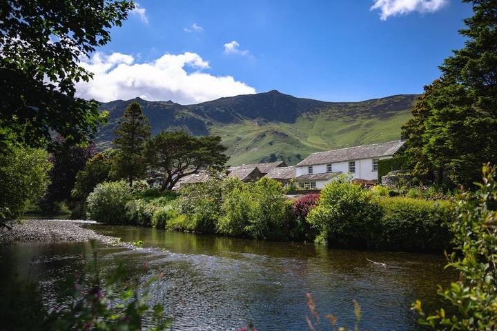 Holiday rental for 6 people, with pool and terrace as well as hot tub in Borrowdale