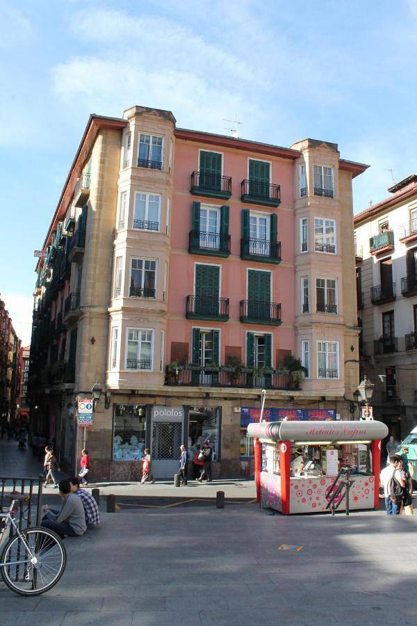 Standard Twin Room with Shared Bathroom in Ibaiondo, Bilbao