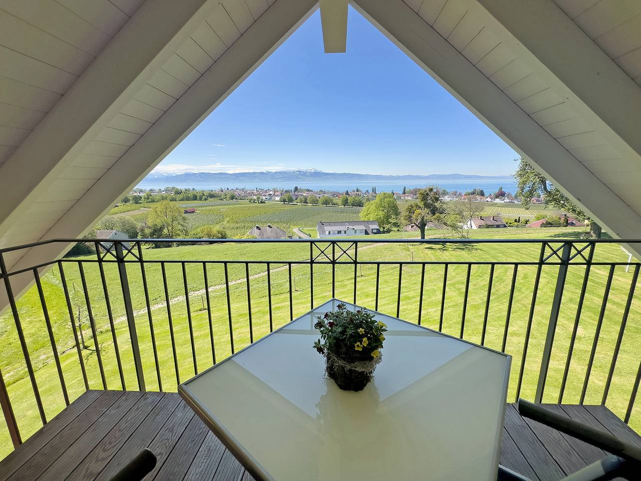 Apartamento entero, Apartamento '3' con vistas al lago, jardín compartido y Wi-Fi in Kressbronn, Region Bodensee-Oberschwaben