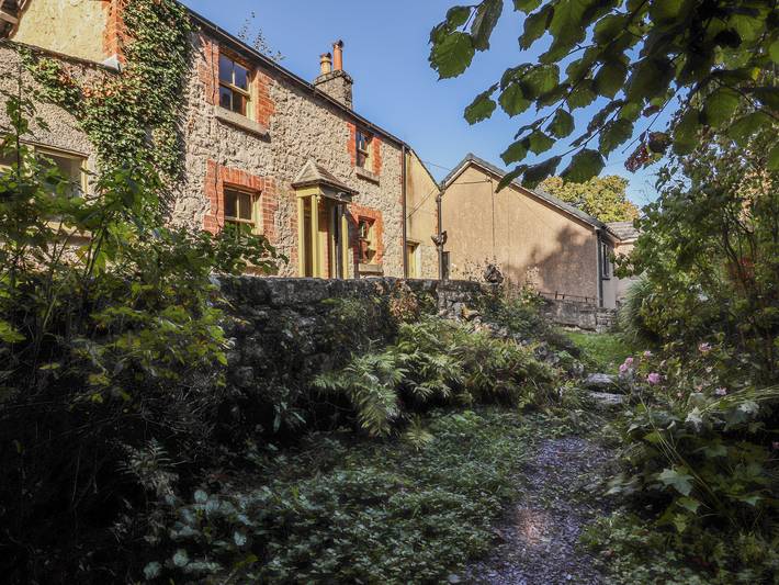 Casa rural para 4 personas con jardín in Distrito de los Lagos