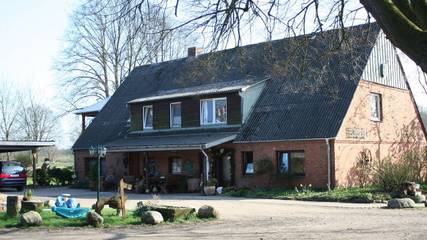 Ferienwohnung für 4 Personen, mit Terrasse und Garten sowie Sauna, mit Haustier in Naturpark Westensee