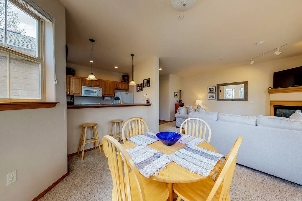 Ganze Wohnung, Erdgeschosswohnung mit privatem Balkon und gemeinsamem Whirlpool - auf der Busroute! in Frisco, Arapaho and Roosevelt National Forests