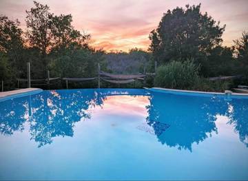 Tente pour 2 personnes, avec piscine ainsi que jardin et vue, animaux acceptés dans le Lot
