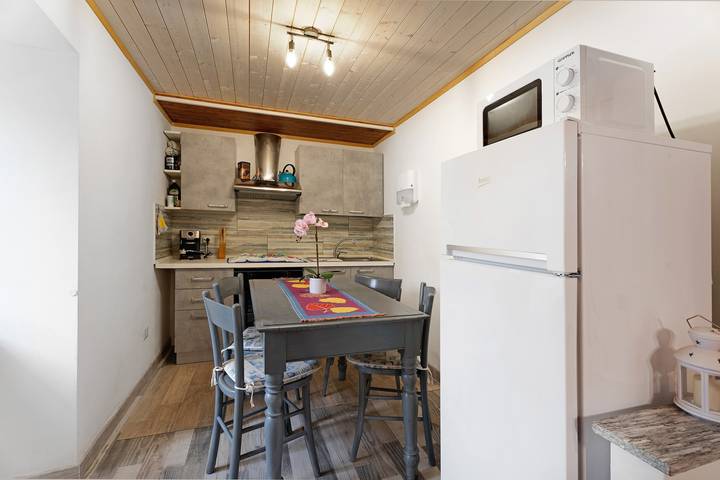 Entire apartment, Apartment "Casa del Sole" with Mountain View & Wi-Fi in Comune di Toceno, Ticino Alps and Verbano