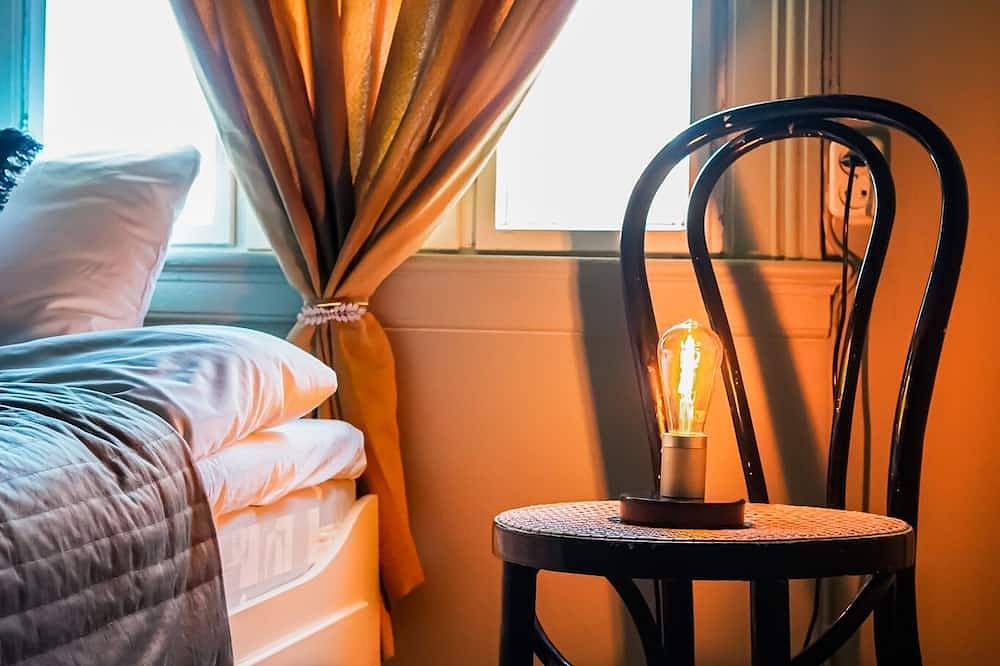 Topfloor apartment in historic villa - seaview in Fjell