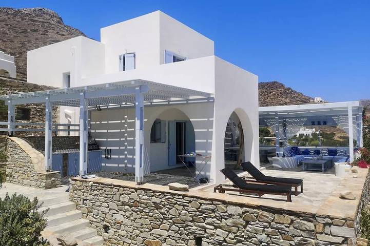 Location de vacances pour 8 personnes, avec jardin et balcon dans Chora (Ios)