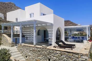 Location de vacances pour 8 personnes, avec jardin et balcon dans Chora (Ios)