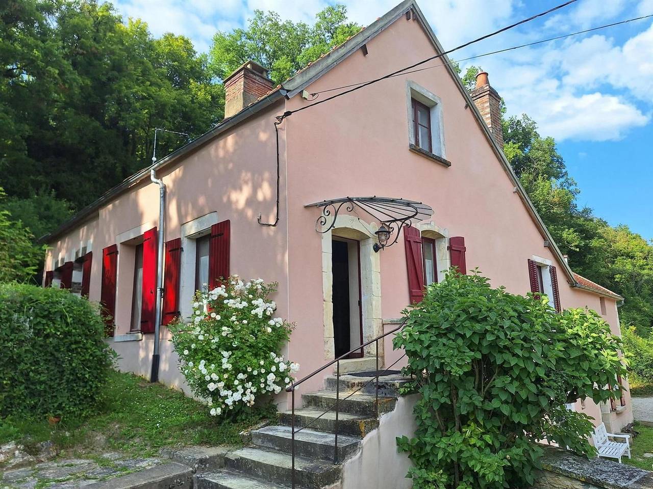 Familienferienhaus in Burgund, nahe Weinberge, 3 Schlafzimmer, Kamin in Vézannes, Region Avallon