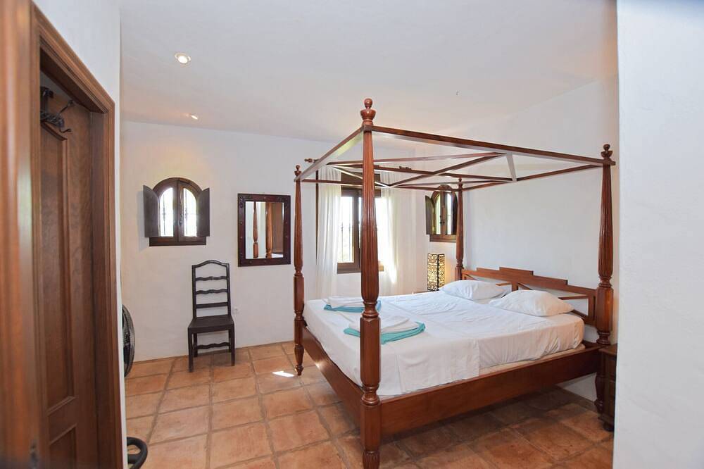 Precioso y acogedor Chalet con piscina, ideal para una familia. 6 Pax. in Playa de los Alemanes, Tarifa