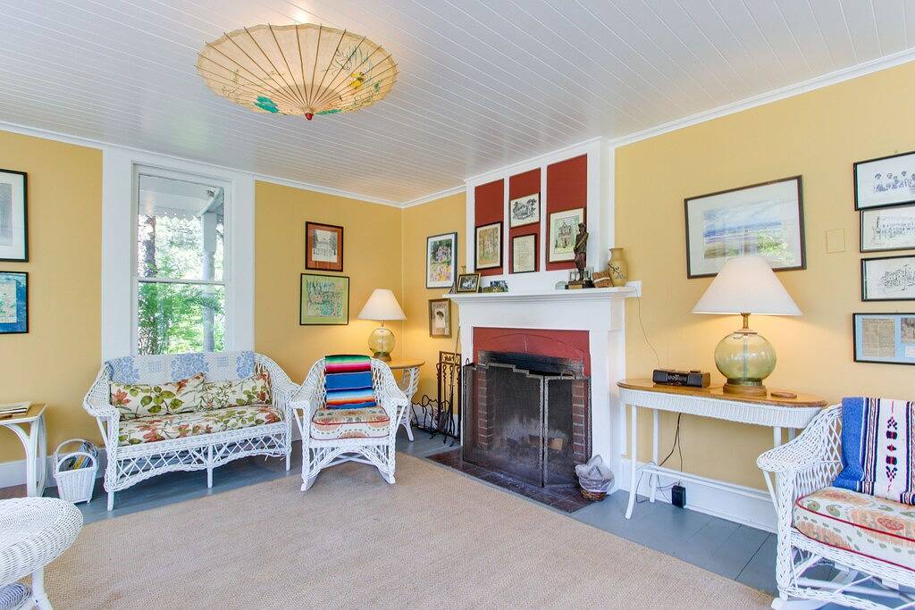 Historische hundefreundliche Haus in der Nähe von Strand und Golf und auf einem Morgen Wiese! in Gearhart, Clatsop County