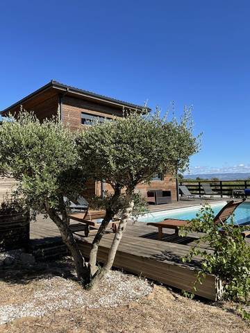 Cottage pour 8 personnes, avec piscine ainsi que terrasse et jardin à Roullens