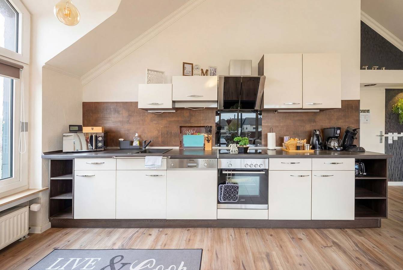 Ganze Wohnung, Lichtdurchflutetes Penthouse mit Sauna und drei Balkonen in Bad Zwischenahn in Zwischenahner Meer, Bad Zwischenahn