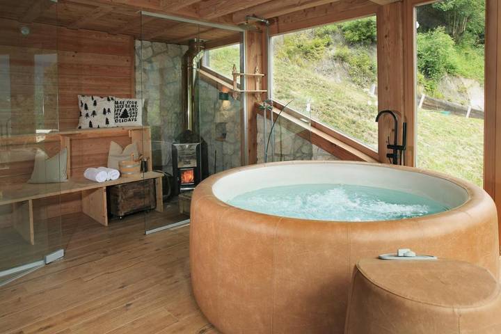 Ferienhaus für 6 Personen, mit Pool und Sauna sowie Garten und Whirlpool in den Dolomiten