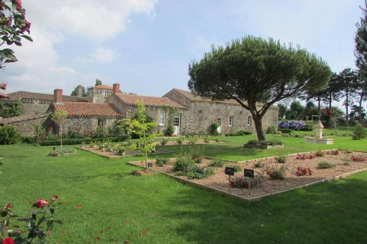 Location de vacances pour 6 personnes, avec Terrasse à Landevieille