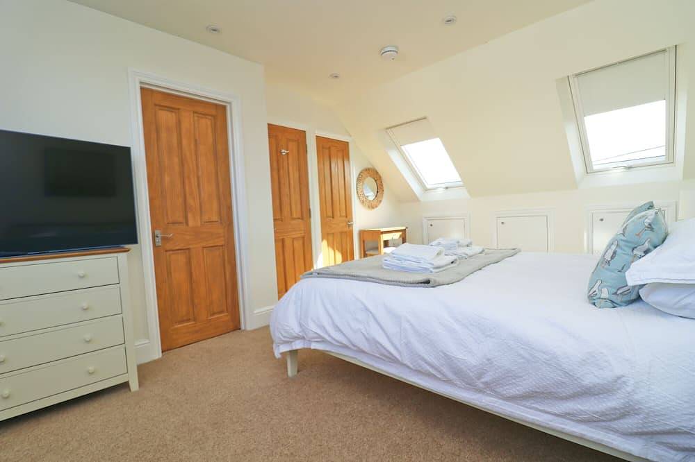 Spacious townhouse close to Padstow harbour. in Padstow, Cornwall