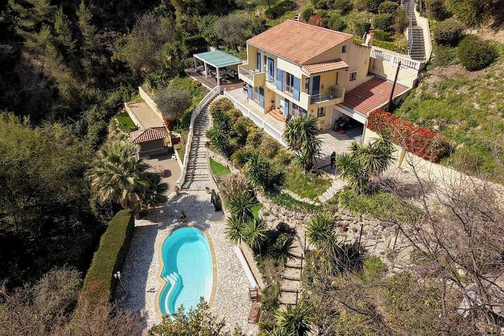 Location de vacances pour 6 personnes, avec Jacuzzi ainsi que Terrasse et Jardin à Castellar