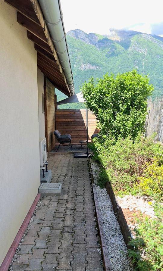 Appartement entier, One-Bedroom Apartment in Sainte-Hélène-sur-Isère, Région d'Albertville
