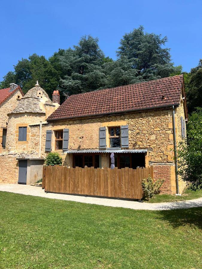 Location de vacances pour 4 personnes, avec vue ainsi que jardin et piscine dans Castels et Bézenac - 3