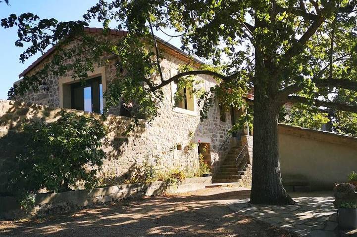 Location de vacances pour 15 personnes, avec Terrasse et Jardin à Colombier-le-Vieux