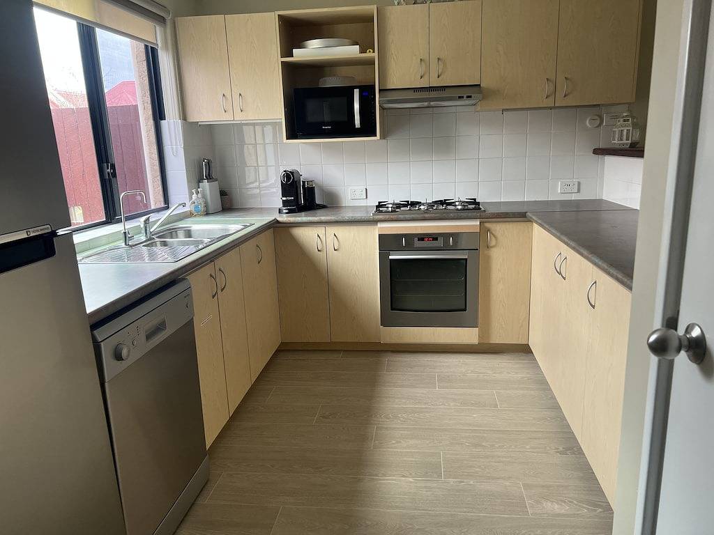 Stadthaus, kostenlos unbegrenzt Wifi, 200 m zum Strand, ruhig, eingezäunt, 2 Autos undercover in Dunsborough, Western Australia