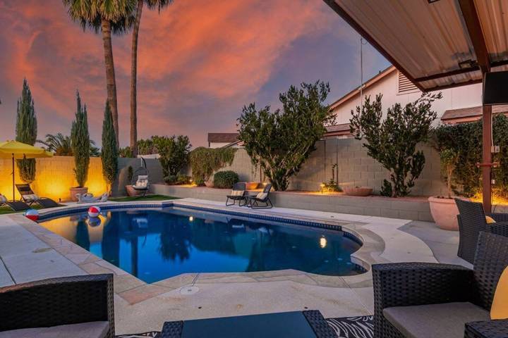 Vacation rental for 12 people, with terrace and yard in Mesa