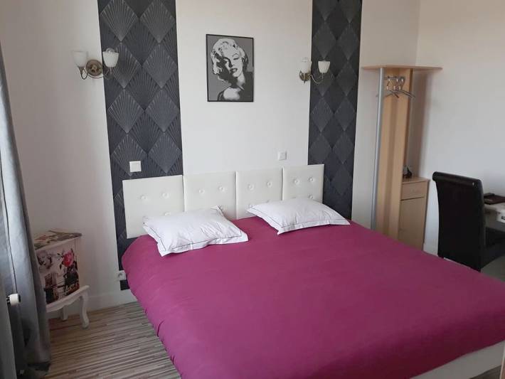 Hôtel pour 2 personnes, avec vue ainsi que jardin et terrasse, animaux acceptés dans Sainte-Gauburge-Sainte-Colombe - 4