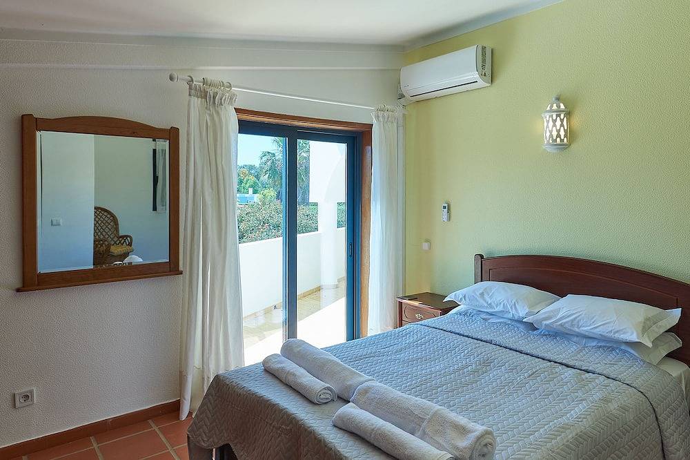 Our Portuguese Paradise - Large villa & pool in private, beautiful surroundings in Alvor, Distrito de Faro