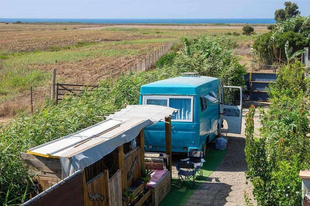 Jabuti Autocaravana con porche y aparcamiento in Playa El Palmar, Vejer de la Frontera