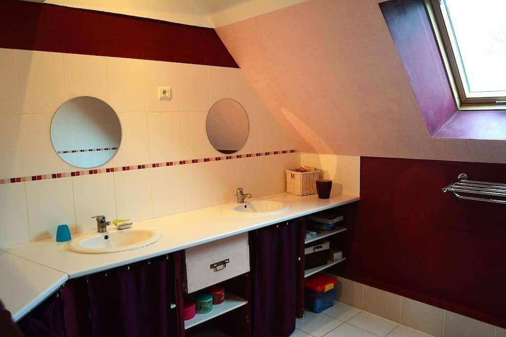 Six-Bedroom House in Saint-Médard-la-Rochette, Région d'Aubussargues