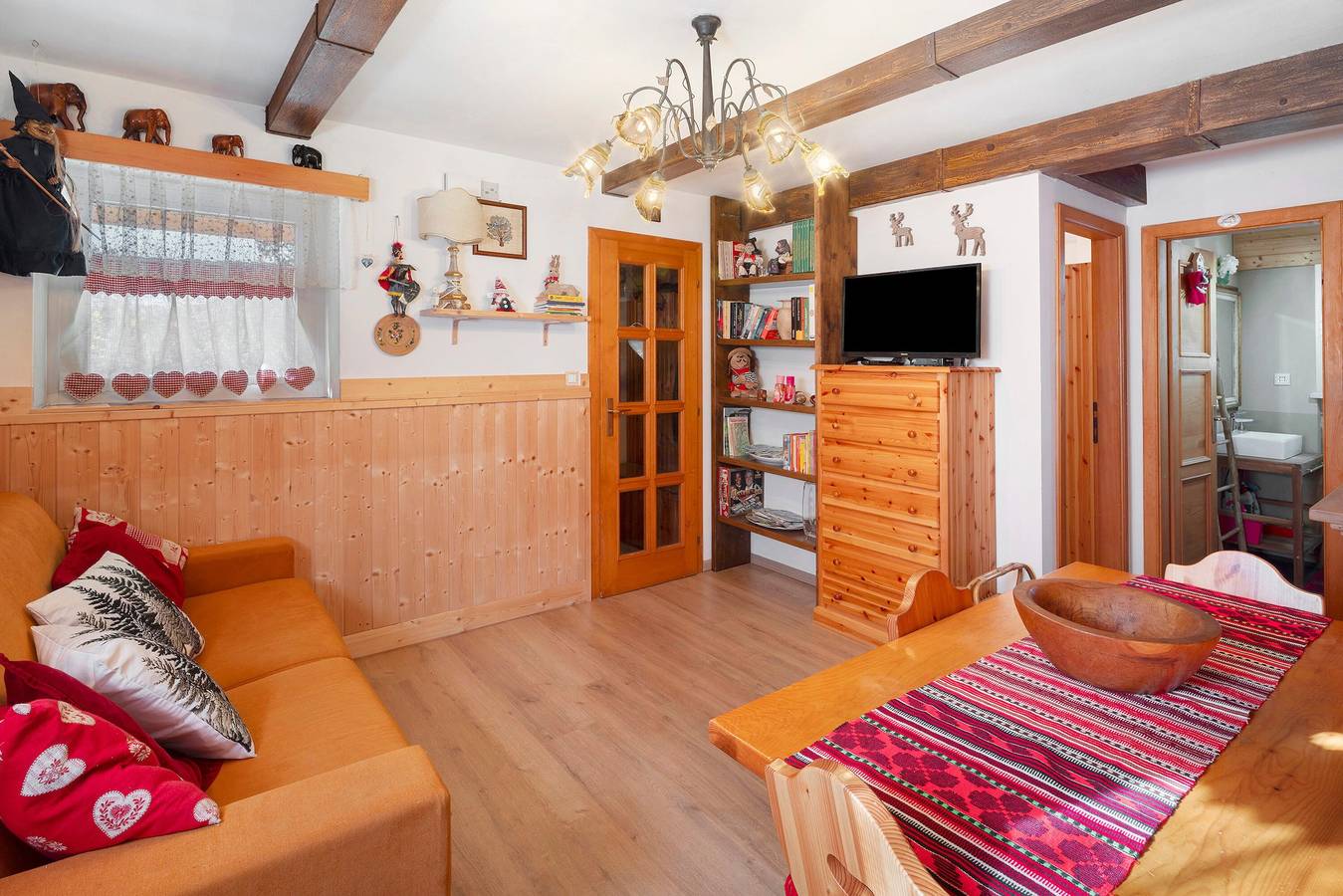 Holiday Home 'Ciasa La Cate' with Mountain View, Private Terrace and Wi-Fi in Bellamonte, Dolomiti Superski