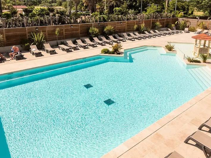 Camping für 8 Personen, mit Terrasse in Frejus