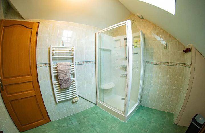 Location de vacances pour 14 personnes, avec jardin et vue à Vallières-les-Grandes - 4