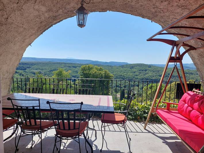 Maison dans village classé avec jardin et jacuzzi in La Garde-Adhémar, Région de nyons