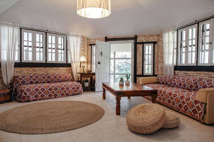 Location de vacances pour 8 personnes, avec jardin, adapté aux familles dans Kalamaki - 3