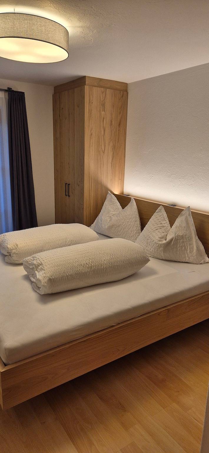 Ganze Wohnung, Ferienwohnung 'Haus Peer B3' mit Bergblick, privater Terrasse und Wi-Fi in Burgeis, Mals