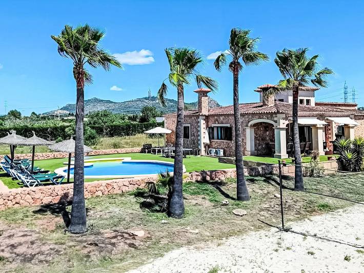 Villa for 10 people, with pool and garden - 1