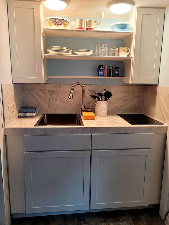 Cottage on quiet farm close to town and wineries in Albemarle County