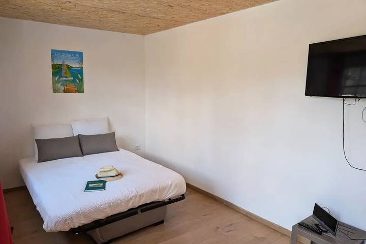 Gîte pour 2 personnes, avec Terrasse et Jardin dans Lac de Paladru - 3