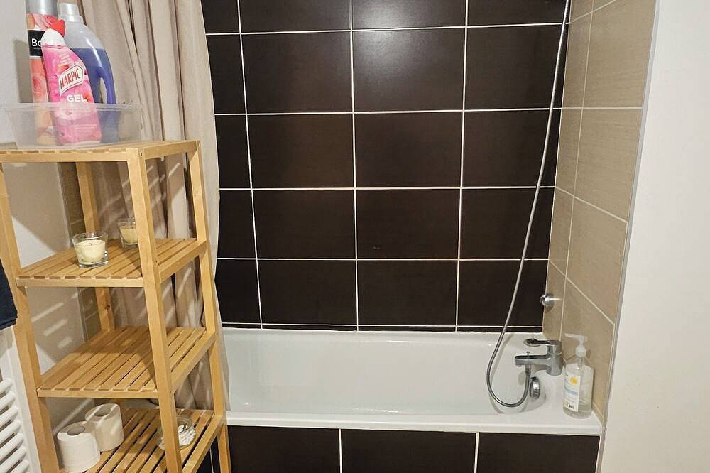 Entire apartment, Chaleureux T2 parking privé /terrasse /clim in Croix d'Argent, Montpellier