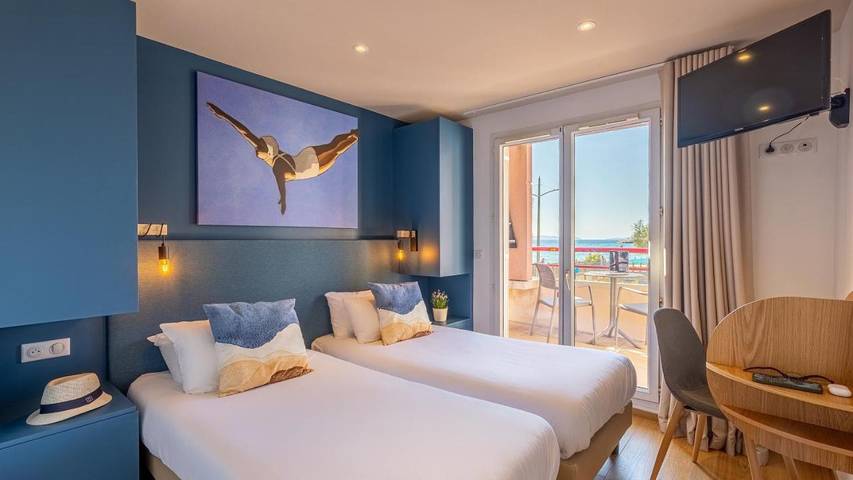 Location de vacances pour 2 personnes, avec vue ainsi que jardin et piscine dans Plage Du Lavandou Le Lavandou - 4