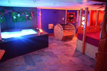 Gîte pour 4 personnes, avec jacuzzi ainsi que piscine et jardin à Ucel