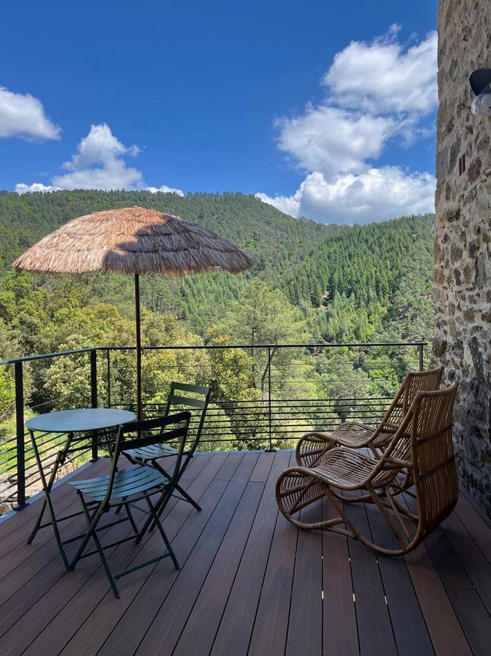 Gîte pour 2 personnes, avec piscine et jardin
