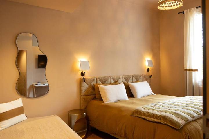 Hôtel pour 3 personnes, avec terrasse ainsi que vue et jardin, animaux acceptés