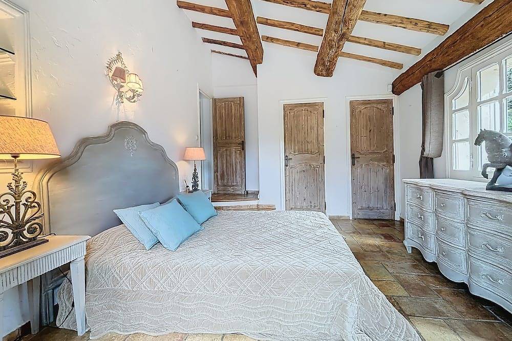 Villa de Luxe au Style Provençal, Piscine, vue Dominante sur la Nature in Roquefort-les-Pins, Mittelmeerküste (Frankreich)