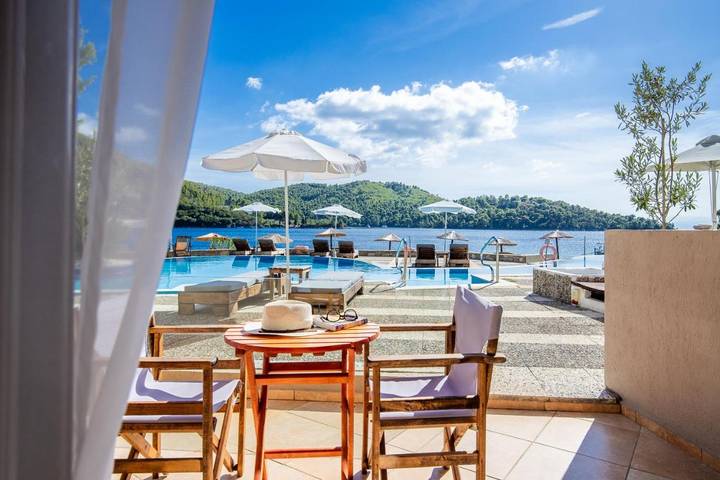 Resort para 3 personas, con vistas además de jardín y piscina - 1